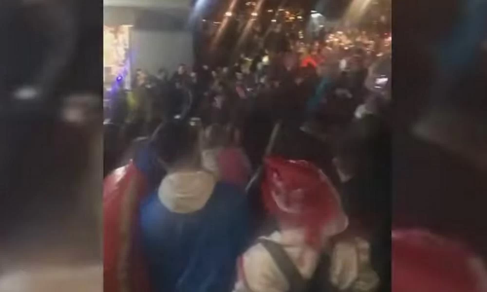 Καρναβάλι στην Ξάνθη: Συνωστισμός παρά την ακύρωση – «Βούλιαξε» από κόσμο η πλατεία Αντίκα